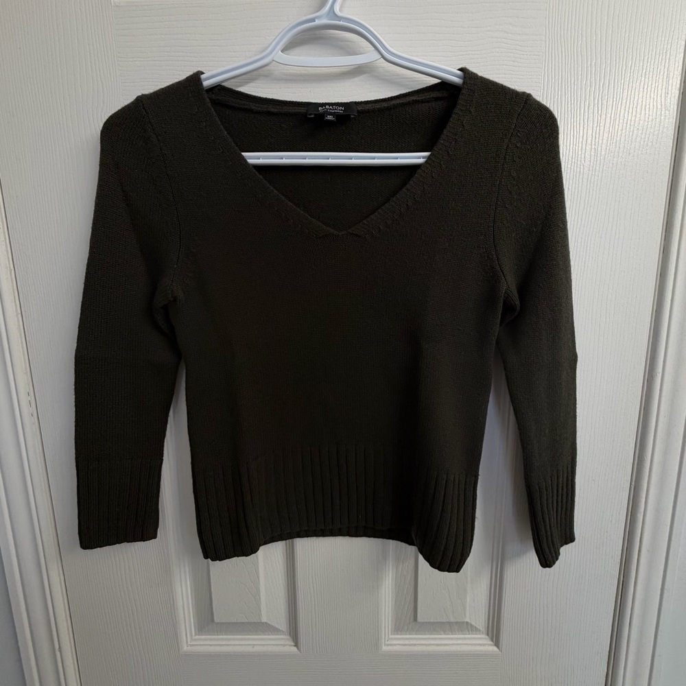 Aritzia Babaton Brown Wool Cashmere V-Neck Sweater Women's XXS Fine Knit Luxury